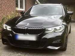 Schwarz Gebraucht 2021 BMW 330 Sport Line Kombi | 30.950 € (Etwas zu teuer)