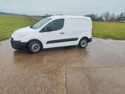 Weiß Gebraucht 2009 Peugeot Partner Tepee Family Van / Kleinbus | 3.490 € (Fairer Preis)