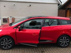 Rot Gebraucht 2019 Renault Clio GrandTour Kombi | 13.900 €