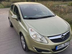 Grün Gebraucht 2007 Opel Corsa Edition Kleinwagen | 2.990 € (Fairer Preis)