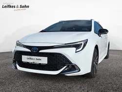 Hell weiß metallic Neu 2025 Toyota Corolla Kombi | 33.900 €