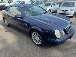 Blau Gebraucht 1999 Mercedes CLK200 Cabrio | 2.200 € (Guter Preis)