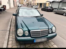 Grün Gebraucht 1996 Mercedes E420 Limousine | 2.950 €