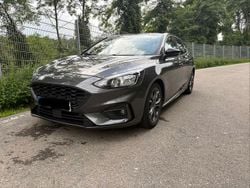 Grau Gebraucht 2019 Ford Focus ST-Line Limousine | 13.000 € (Guter Preis)