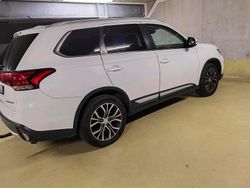 Weiß Gebraucht 2017 Mitsubishi Outlander SUV | 14.700 €