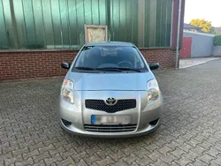 Grau Gebraucht 2009 Toyota Yaris Kleinwagen | 2.800 € (Guter Preis)