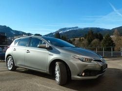 Grau Gebraucht 2016 Toyota Auris Hybrid Edition-S Limousine | 14.999 € (Etwas zu teuer)