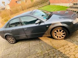 Grau Gebraucht 2001 Audi A4 Limousine | 1.500 € (Guter Preis)
