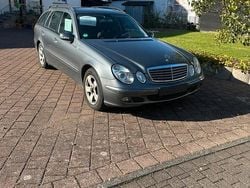 Grau Gebraucht 2006 Mercedes E220 Kombi | 3.900 € (Fairer Preis)