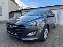 Grau Gebraucht 2016 Hyundai i30 Passion Kombi | 10.500 € (Etwas zu teuer)