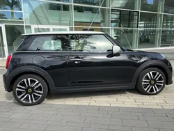 Schwarz Gebraucht 2023 Mini Cooper SE Kleinwagen | 19.700 € (Guter Preis)