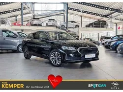 Ebony schwarz (metallic) Gebraucht 2024 Skoda Superb Selection Kombi | 39.890 €