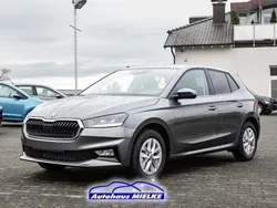 Quarzgraumetallic Neu 2024 Skoda Fabia Selection Limousine | 21.490 € (Etwas zu teuer)