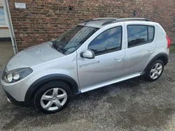 Silber Gebraucht 2012 Dacia Sandero Stepway Kleinwagen | 4.390 € (Etwas zu teuer)