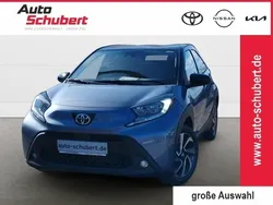 1k3)/ black mica (209) (grau Neu 2025 Toyota Aygo Team Kleinwagen | 18.240 €