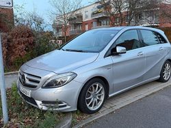 Silber Gebraucht 2012 Mercedes B180 Van / Kleinbus | 11.000 € (Fairer Preis)