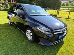 Schwarz Gebraucht 2015 Mercedes B180 Van / Kleinbus | 10.800 € (Fairer Preis)
