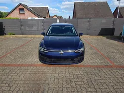 Blau Gebraucht 2020 VW Golf VIII Life Limousine | 16.999 € (Guter Preis)