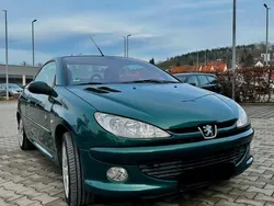 Grün Gebraucht 2003 Peugeot 206 CC Roland Garros Cabrio | 2.250 € (Fairer Preis)