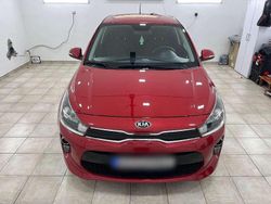 Rot Gebraucht 2017 Kia Rio Attract Limousine | 10.000 € (Superpreis)