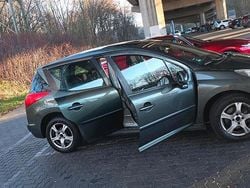 Grün Gebraucht 2009 Peugeot 207 Kombi | 3.200 €