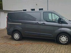 Grau Gebraucht 2016 Ford Transit Custom Van / Kleinbus | 12.490 € (Fairer Preis)