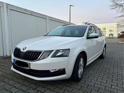 Weiß Gebraucht 2020 Skoda Octavia Ambition Kombi | 20.500 € (Etwas zu teuer)