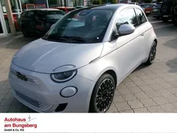 Blau Neu 2024 Fiat 500e La Prima | 36.290 €