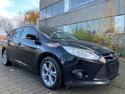 Schwarz Gebraucht 2014 Ford Focus Limousine | 6.890 € (Fairer Preis)