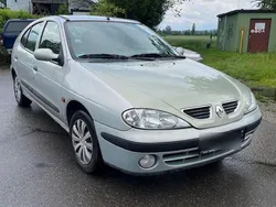 Silber Gebraucht 2001 Renault Mégane Authentique Limousine | 900 € (Fairer Preis)