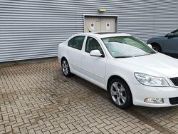 Weiß Gebraucht 2012 Skoda Octavia Ambition Limousine | 5.599 € (Fairer Preis)