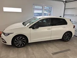 Weiß Gebraucht 2022 VW Golf VIII Active Limousine | 21.199 € (Guter Preis)