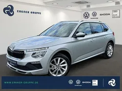 Brilliantsilber metallic Gebraucht 2024 Skoda Kamiq Selection SUV | 23.699 € (Fairer Preis)