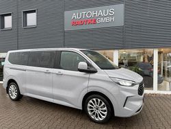 Grau Gebraucht 2024 Ford Tourneo Titanium Van / Kleinbus | 56.750 €