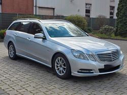 Silber Gebraucht 2010 Mercedes E250 Elegance Kombi | 3.800 €