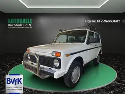 Weiss Gebraucht 2011 Lada niva SUV | 9.990 € (Teuer)
