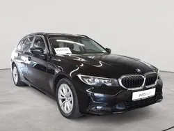 Saphirschwarz metallic Gebraucht 2022 BMW 318 Advantage Kombi | 23.890 € (Guter Preis)