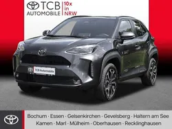 Grau Neu 2025 Toyota Yaris Cross SUV | 29.779 €