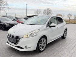 Weiß Gebraucht 2015 Peugeot 208 Allure Kleinwagen | 7.450 € (Guter Preis)