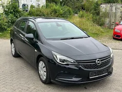 Schwarz Gebraucht 2016 Opel Astra Selection Kombi | 7.499 € (Fairer Preis)