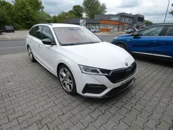 Candyweiss Gebraucht 2021 Skoda Octavia RS Kombi | 21.590 € (Fairer Preis)