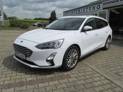 Frost weiß Gebraucht 2019 Ford Focus Titanium Kombi | 16.450 € (Etwas zu teuer)