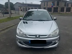 Silber Gebraucht 2004 Peugeot 206 Kleinwagen | 2.000 € (Teuer)