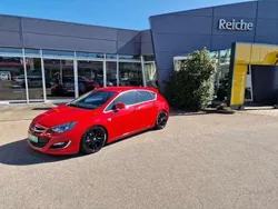 Powerrot Gebraucht 2015 Opel Astra Exklusiv Limousine | 10.490 € (Fairer Preis)