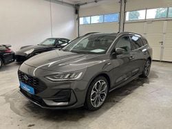Grau Gebraucht 2022 Ford Focus ST-Line Kombi | 14.480 € (Guter Preis)