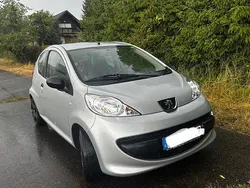Silber Gebraucht 2007 Peugeot 107 Kleinwagen | 1.500 € (Fairer Preis)