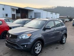 Grau Gebraucht 2016 Ssangyong (KGM) Korando Sapphire SUV | 10.599 € (Fairer Preis)
