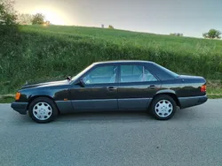 Schwarz Gebraucht 1992 Mercedes E200 Limousine | 11.900 €