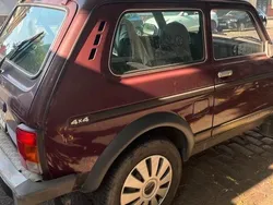 Rot Gebraucht 2011 Lada niva SUV | 8.000 €