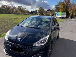 Schwarz Gebraucht 2017 Peugeot 208 Active Kleinwagen | 8.490 € (Fairer Preis)